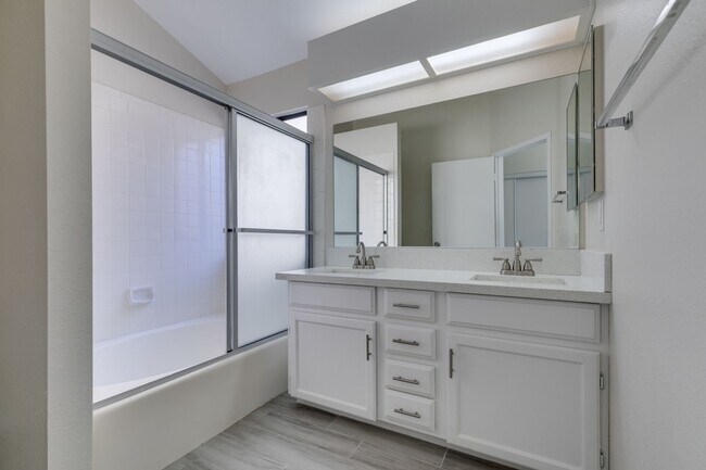 Building Photo - Beautifully Upgraded 3BD/2BA Home in Henderson’s Green Valley