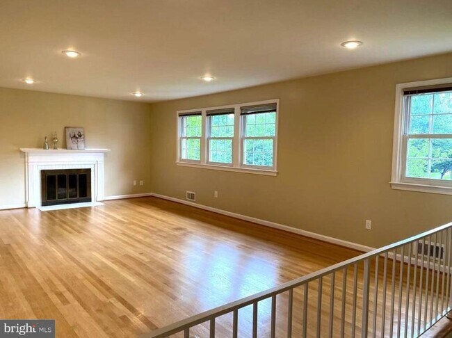 Building Photo - 1040 Warbler Pl