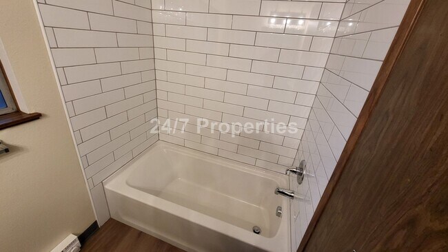 Building Photo - 2024-760MF