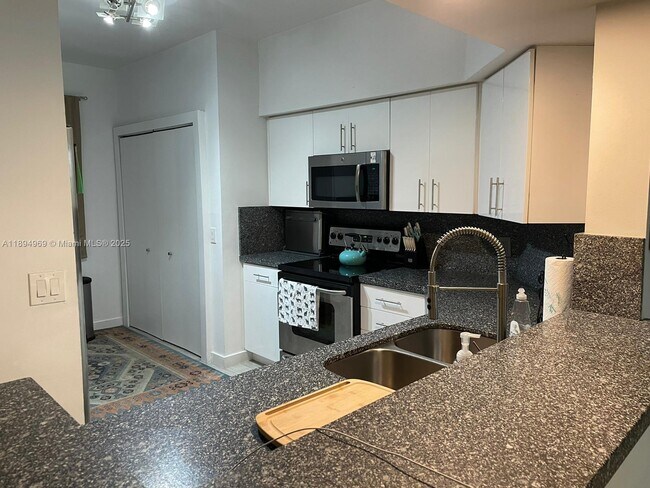 Building Photo - 3255 NE 184th St