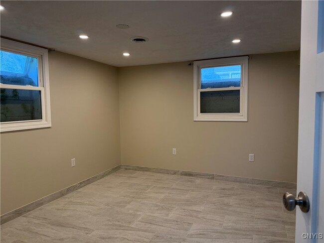Building Photo - 126 Belleview Dr