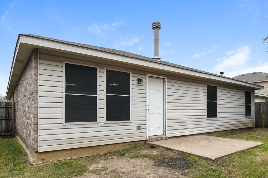 Building Photo - 8776 Polo Dr