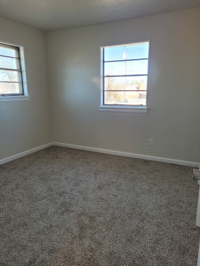 Building Photo - 8204 S Country Club Dr