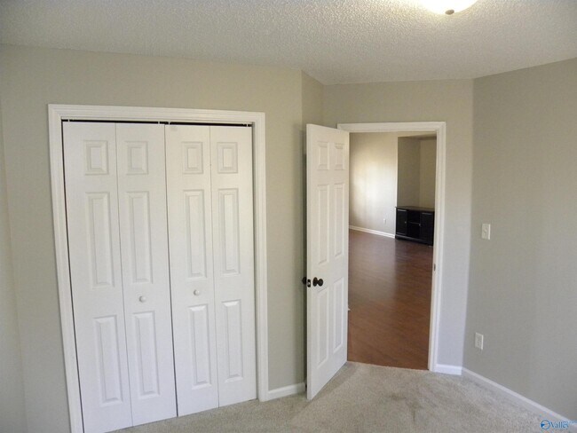 Building Photo - 258 Mountain Creek Dr