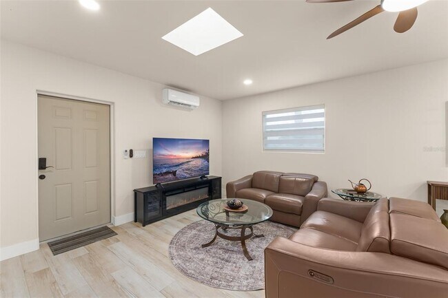 Building Photo - 5028 Autumn Ridge Ln