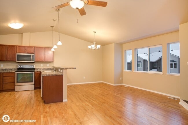 Building Photo - 3 Bedroom East Anchorage Townhouse!