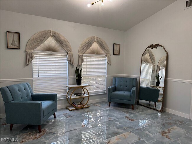 Building Photo - 3707 SE 8th Pl