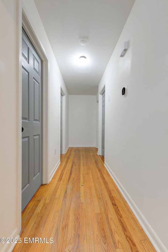 Building Photo - 1390 N Hills St