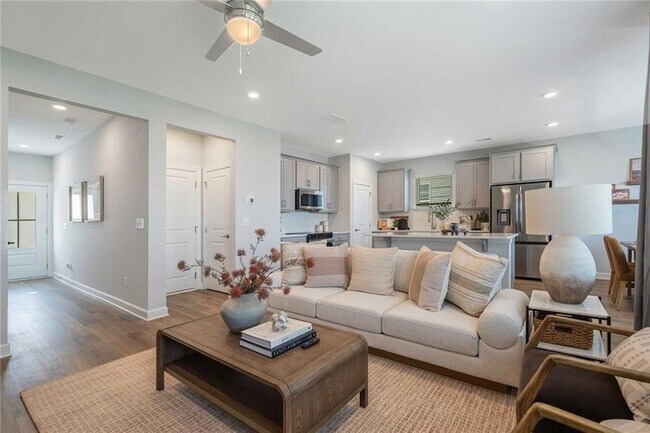 Building Photo - 622 Shallowford Rd