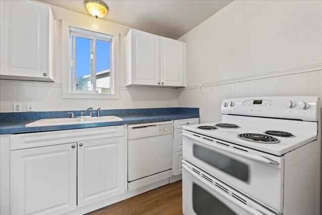 Building Photo - 1714 Main St