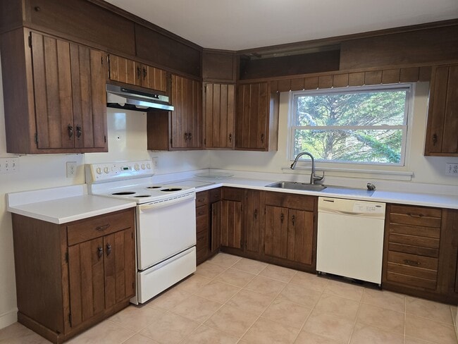 Building Photo - 1831 W 1st St