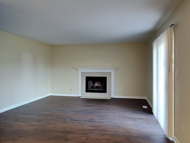 Building Photo - 4 bed 2.5 bath in Carmel!
