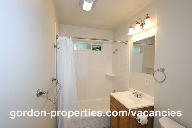 Building Photo - 10851 SE Garrett Dr