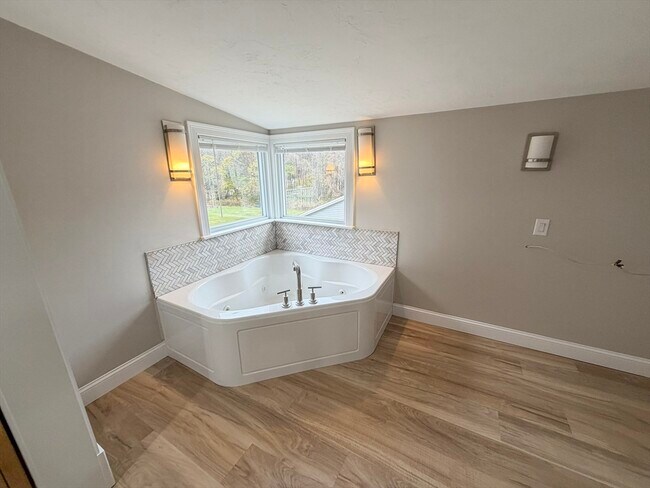 Building Photo - 1132 W Boylston St