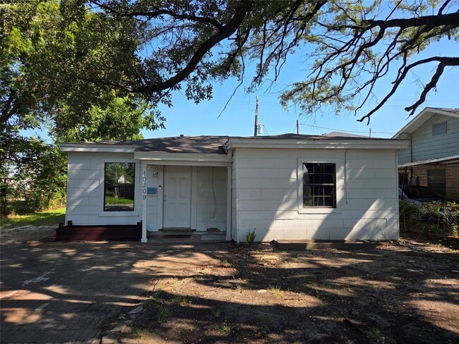 Primary Photo - 10209 Palestine St