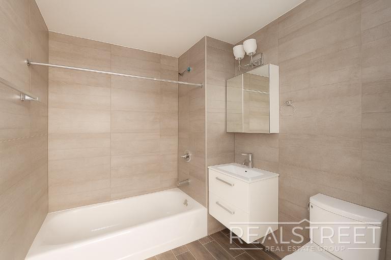 Building Photo - LUXURY 3 BR 2 Bath in Queens!