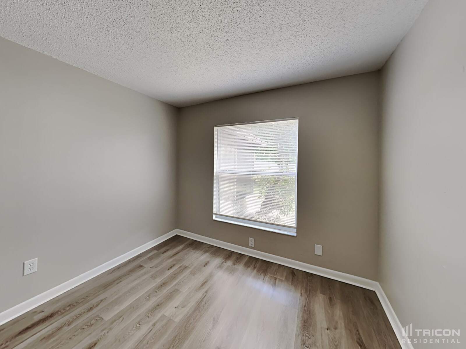Building Photo - 13912 Henson Cir