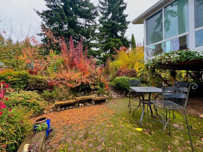 Building Photo - ***MOVE IN SPECIAL!!!*** Fully Furnished 4-bedroom, 2-bath home with Beautiful Backyard in Renton