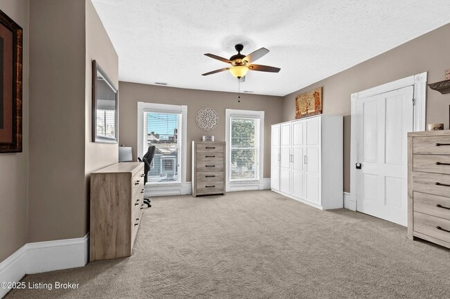 Building Photo - Spacious Home in the Heart of Clifton