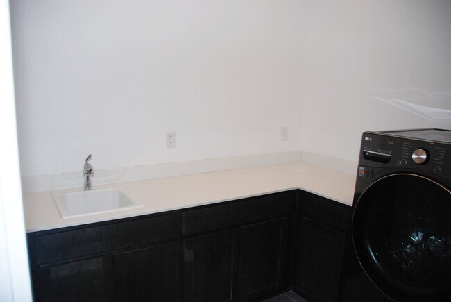 Building Photo - Beautiful Toll Brothers 3BR, 3Bath, 2Car Home in South Reno