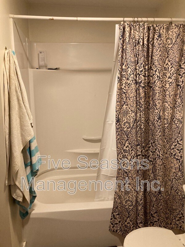 Building Photo - 49 Intervale Ave
