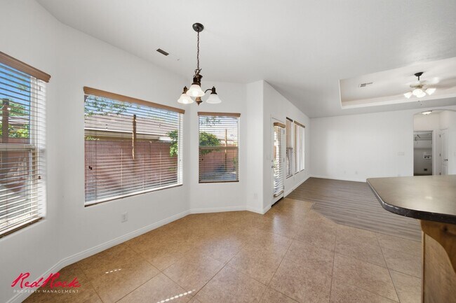 Building Photo - 3304 W Palomar