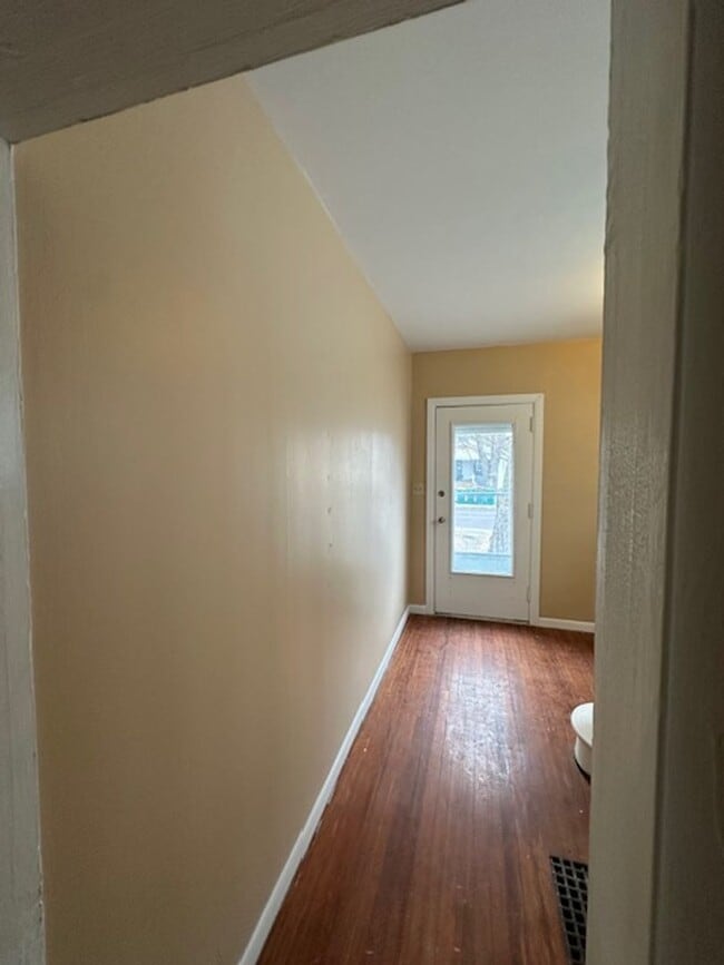 Building Photo - House for Rent with detached garage 3 BR/ 2 BA 61604