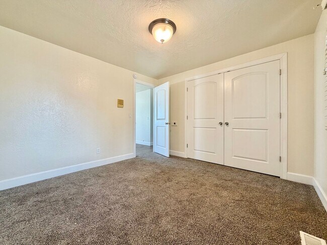 Building Photo - 250 N 360 W