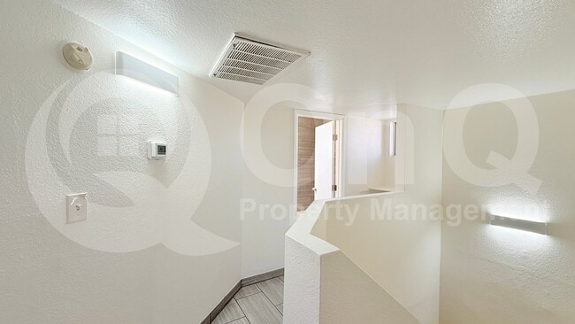Building Photo - 1712 E Pepper Cir