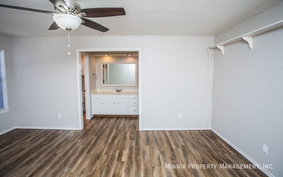 Building Photo - 3401 Essex Ave