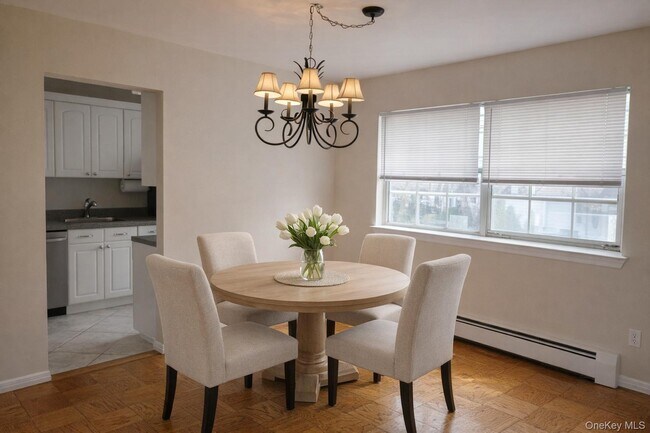 Building Photo - 100 Town House Village