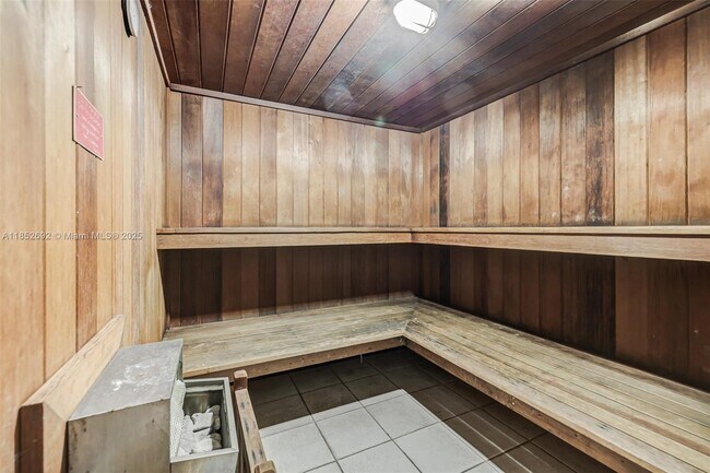 Building Photo - 300 Bayview Dr