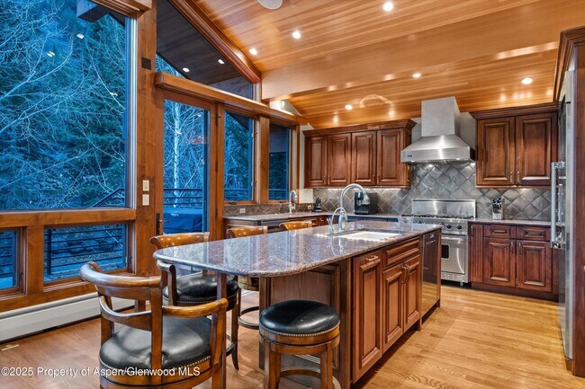 Building Photo - 315 S 1st St