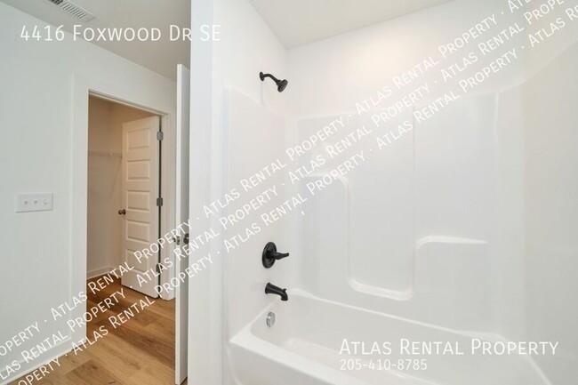 Building Photo - 4416 Foxwood Dr SE