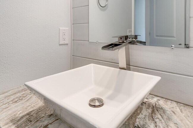 Building Photo - Beautifully Updated Home in Navarre!