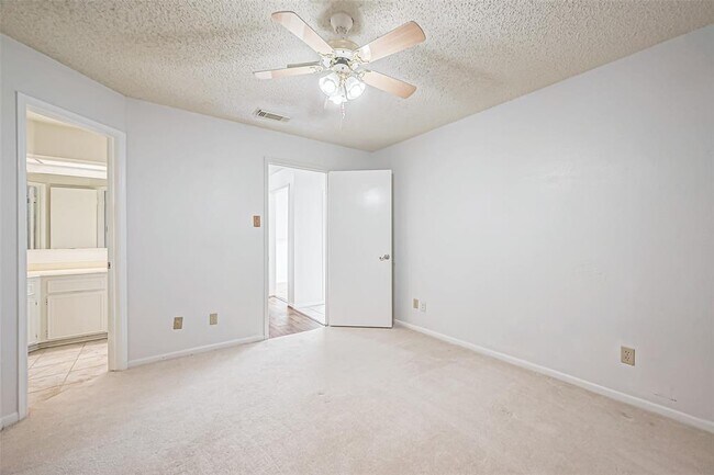 Building Photo - 15030 St Cloud Dr