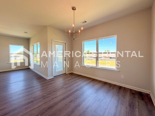 Building Photo - Southern Charm Meets Contemporary Style in Tuscaloosa!