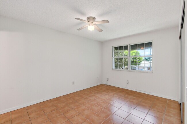 Building Photo - 179 Waterside Dr