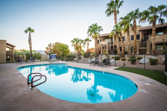 Building Photo - The Vistas Apartment Homes