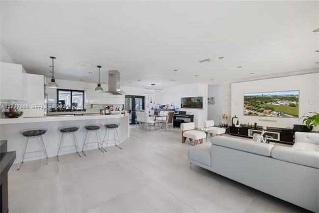 Building Photo - 20375 NE 22nd Pl