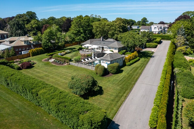 Building Photo - 3 Barclay Sq