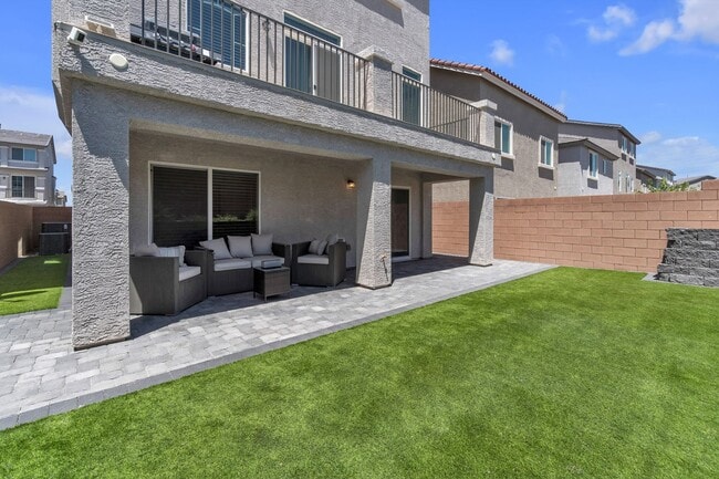 Building Photo - Large Southern Highlands Tri-Level Home. P...