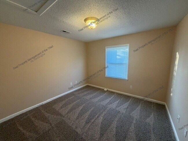 Building Photo - 404 Mt Olive Dr