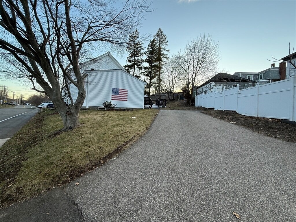 Building Photo - 170 Neck St