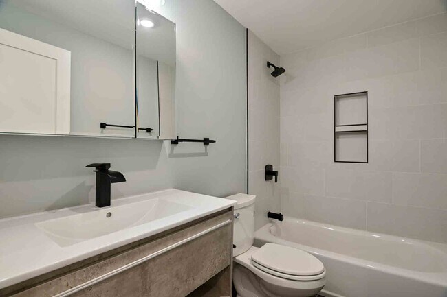 Building Photo - 2639 4th St NE