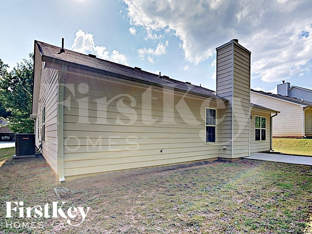 Building Photo - 355 Lakeside Point