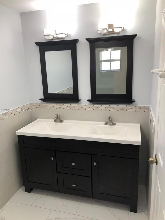 Building Photo - 4939 SW 144th Ave