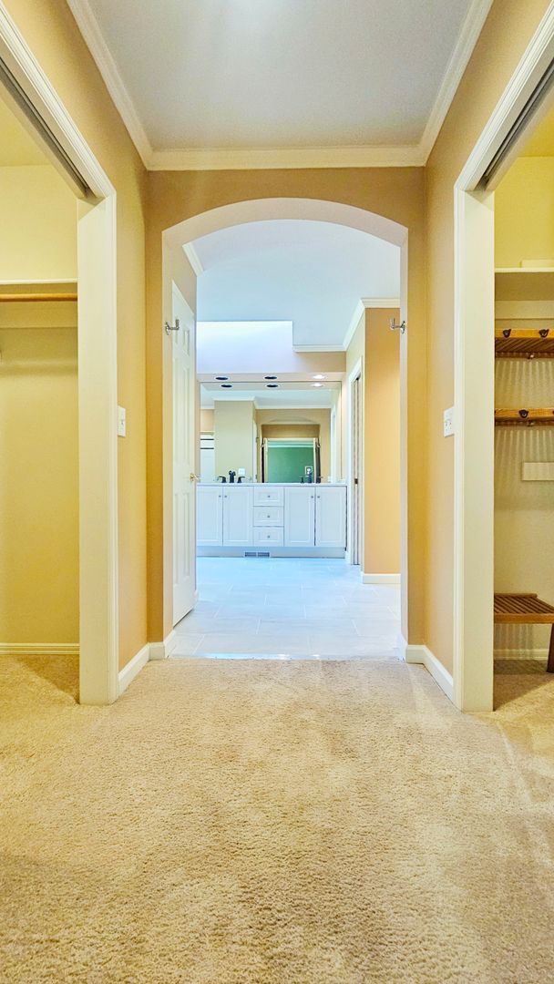 Building Photo - Beautiful 4 Bed 2.5 Bath  3190 sq ft Home in Lakemont, Bellevue