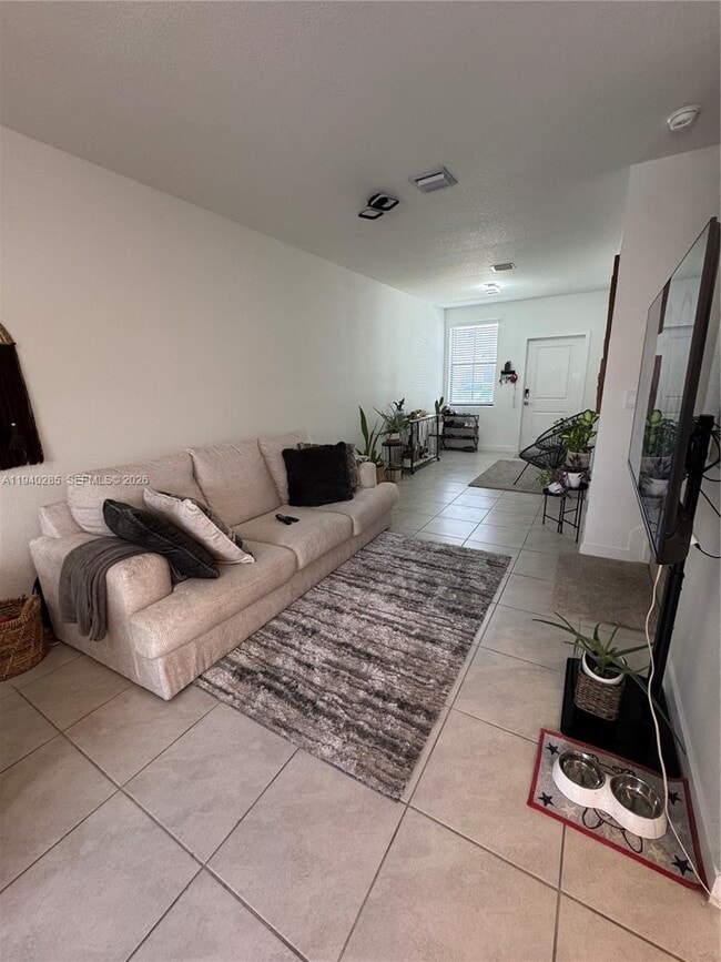 Building Photo - 466 NE 12th St