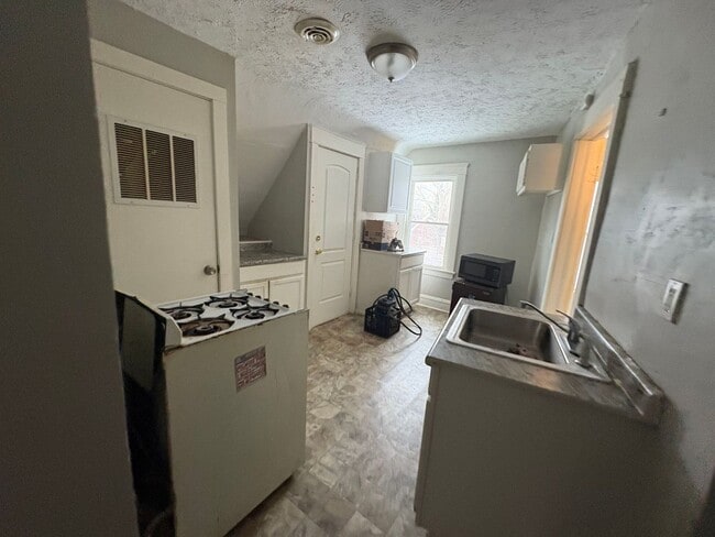 Building Photo - 10707 Hampden Ave